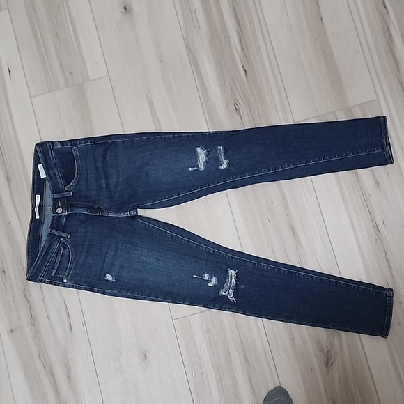 Levi's 711 skinny distressed medium wash jeans regular inseam. Size 28 - Picture 3 of 5